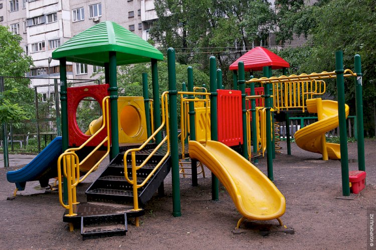 Гүлзарлар көгалдандырылып, аулалар жөнделді