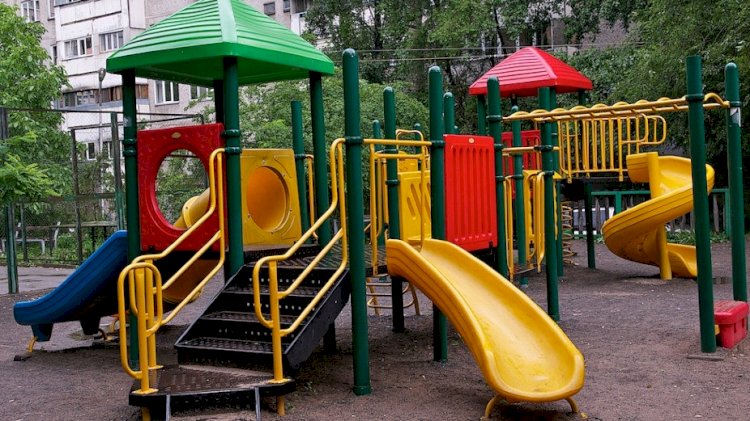 Алатау ауданында арықтар, аулалар жөнделіп, балалар алаңдары салынуда