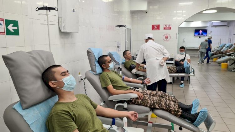 Алматыдағы Әскери-техникалық мектептің курсанттары сырқат балаларға көмек көрсетті