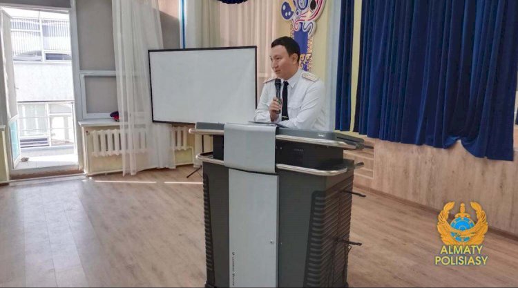 Алматыда жоғары сынып оқушылары құқықтық тәрбие сағатына қатысты