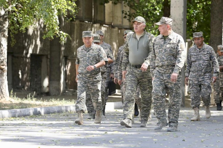 Қорғаныс министрі Алматы өңірлік гарнизонына барды
