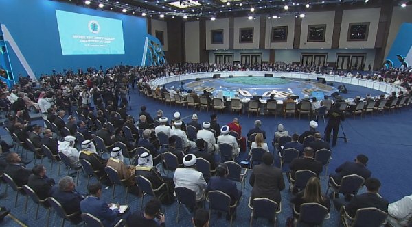 Діндер көшбасшыларының съезі әлемдегі бейбітшілік үшін дұға жасаумен басталды