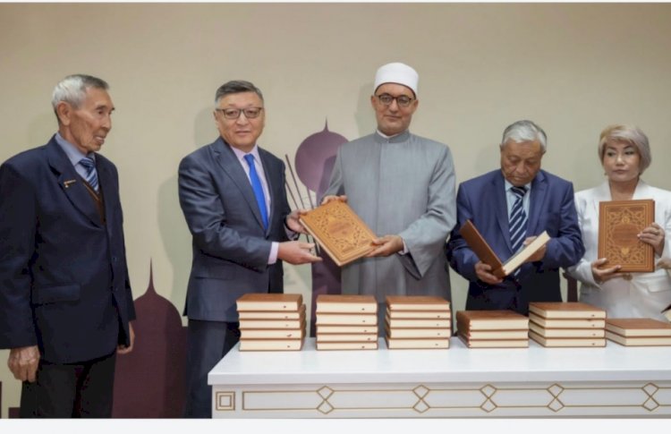 Мысыр Қазақстанға сирек қолжазбалар жинағының 28 томын сыйлады