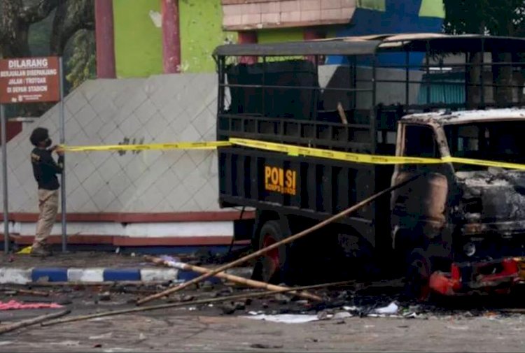 Индонезияда футбол матчындағы тәртіпсіздіктен 127 адам мерт болды