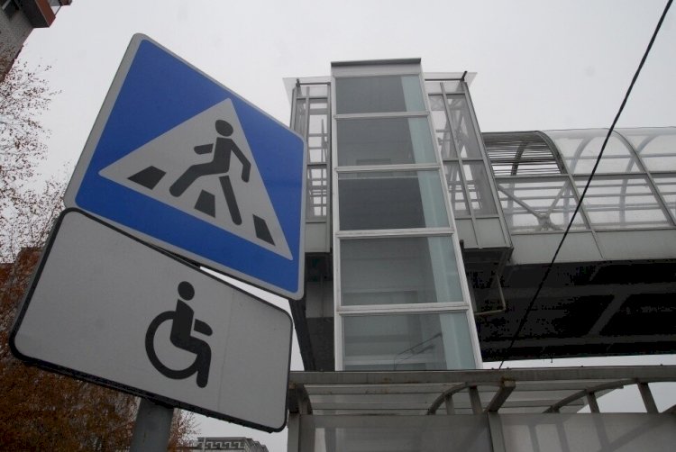 Жолдың үстінен өтетін өткелдерде мүгедектер үшін лифт жасалады