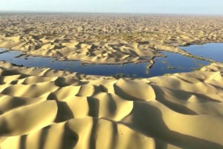 Қытайдың ең үлкен Такламакан шөлінде көлдер пайда болды