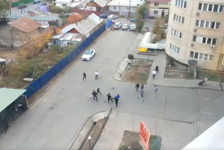 Алматыда жастар жаппай төбелесті