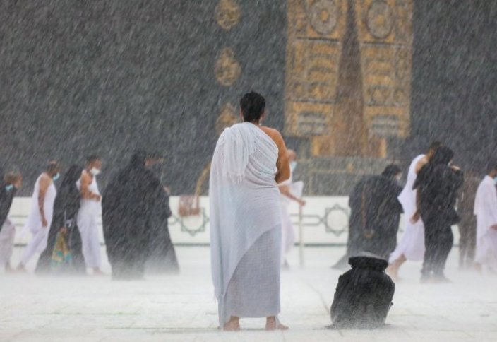 Меккеде толассыз нөсерден екі адам қаза тапты