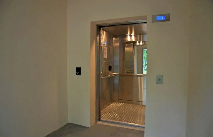 Алматыда апатты жағдайда тұрған жеделсатылар толығымен жойылды