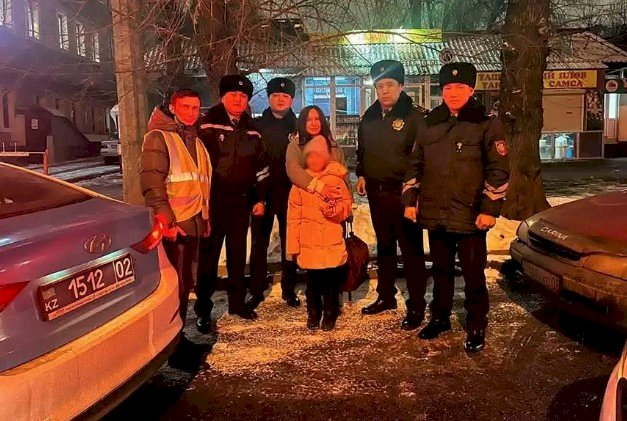 Алматыда патрульдік полицейлер 9 жасар Айша Тимурды қалай тапқанын айтып берді