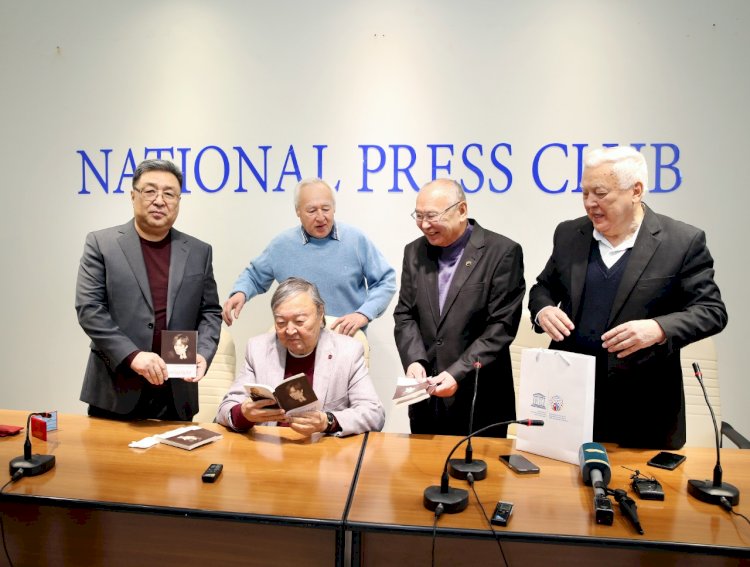 Олжас СҮЛЕЙМЕНОВ:  "Журналистиканың жарық бұрышы"