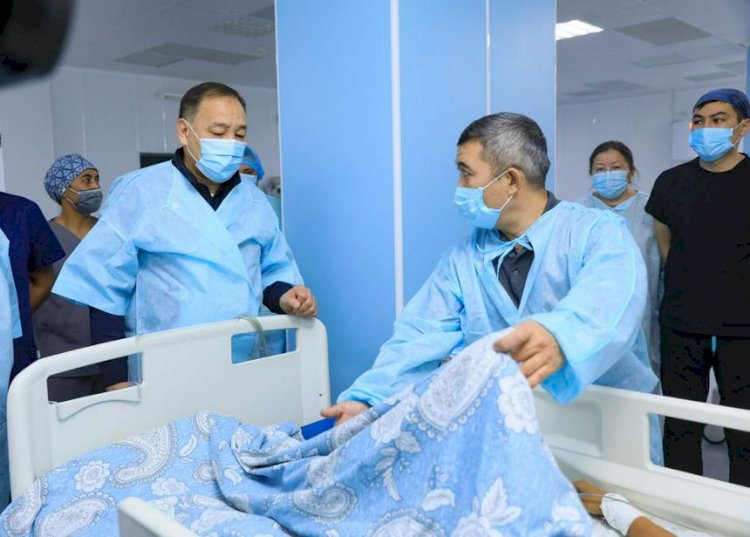 Ералы Тоғжанов жол апатынан зардап шеккен балалардың ата-аналарымен кездесті