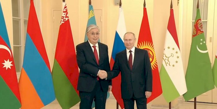 Тоқаевты Санкт-Петербургтегі Ельцин кітапханасында Путин күтіп алды