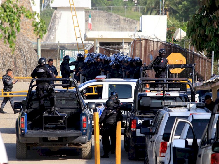 Түрмеге бронетранспортер мінген содырлар шабуыл жасады