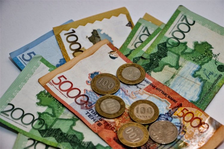 Биыл бірқатар сала қызметкерлерінің жалақысы өседі