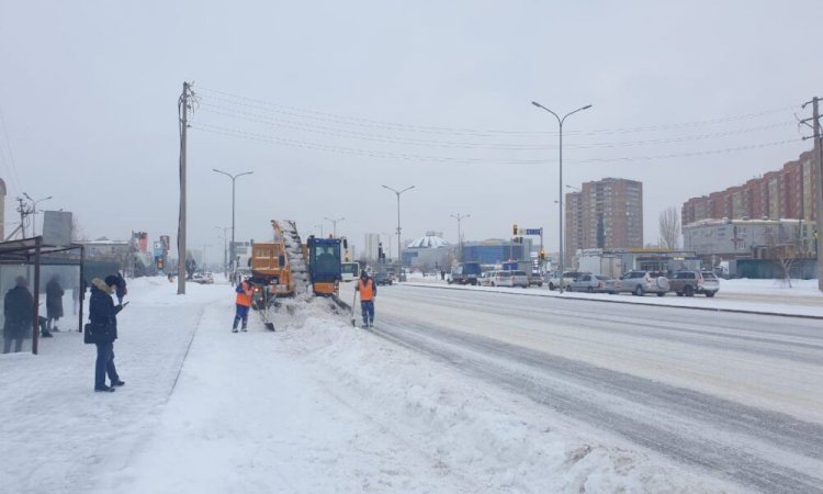 Алматы көшелерін қардан тазартуға сотталғандар да жұмылдырылды