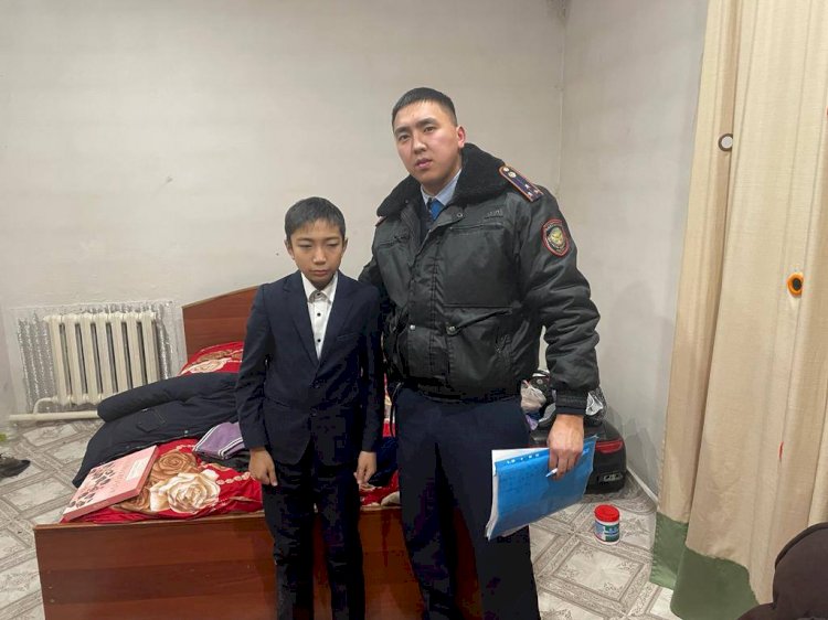 Семейде полицейлер жоғалған жасөспірімді тауып, туыстарына тапсырды