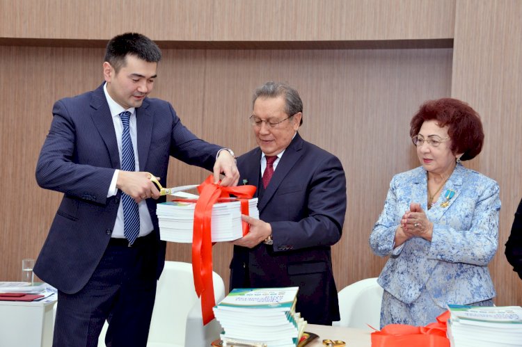 Ұрпақ тәрбиесіне арналған жинақ жарық көрді