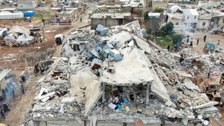 Іздеу жұмыстары аяқталды: Сирия көмек алу үшін екі өткізу пунктін ашады