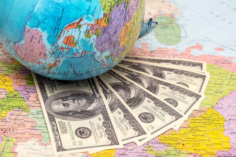 Былтыр 1 трлн теңгедей ақша елімізден шекара асқан