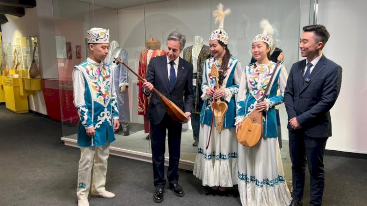 Блинкен қазақ музыкасына қызығушылық танытты