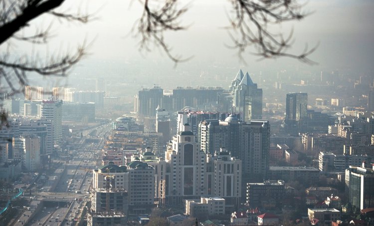 Алматыда түнде және таңертең тұман түседі