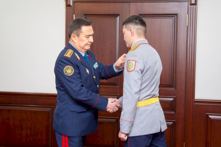 Ерлік танытқан полицейлер марапатталды