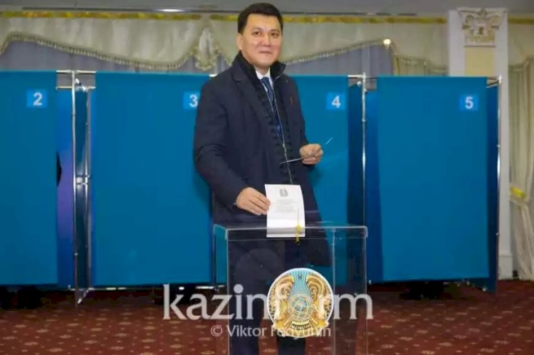 Ерлан Қарин Мәжіліс және мәслихаттар депутаттары сайлауында дауыс берді