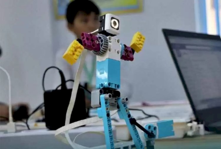 Қара жорға билейтін робот