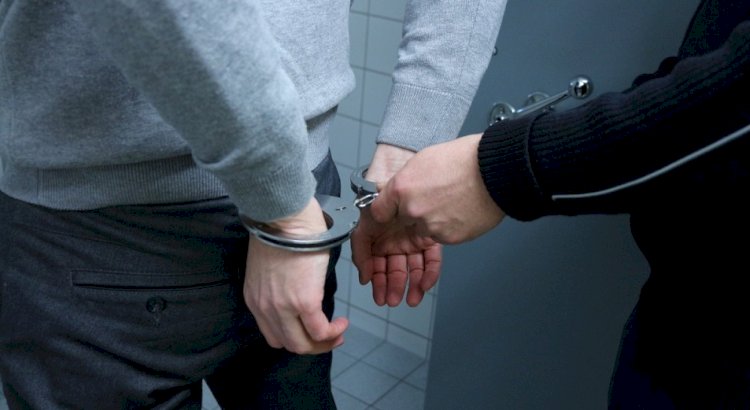 Үш мыңнан астам адам іздестірілуде