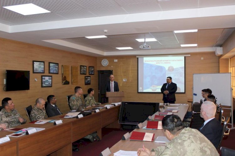 Әскери қызметшілер қарулы қақтығыстар құқығын зерделеуде