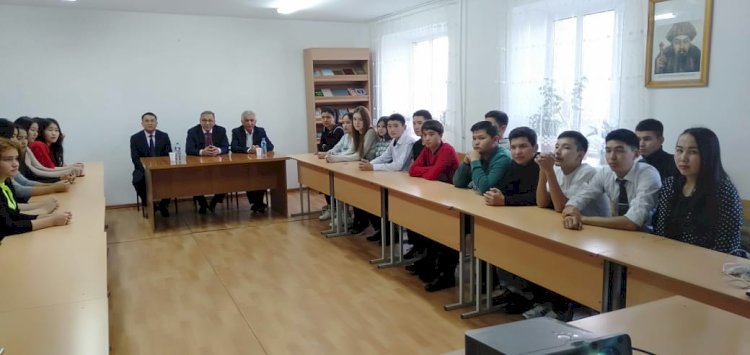 Еңбек өтілі 10 жылдан асатын педагогтерге 35% үстемеақы төленіп, сарапшы санаты беріледі