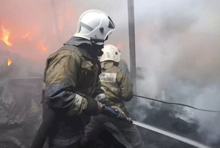 Қаскелеңде көлік дөңгелектерін сақтайтын қойма өртенді