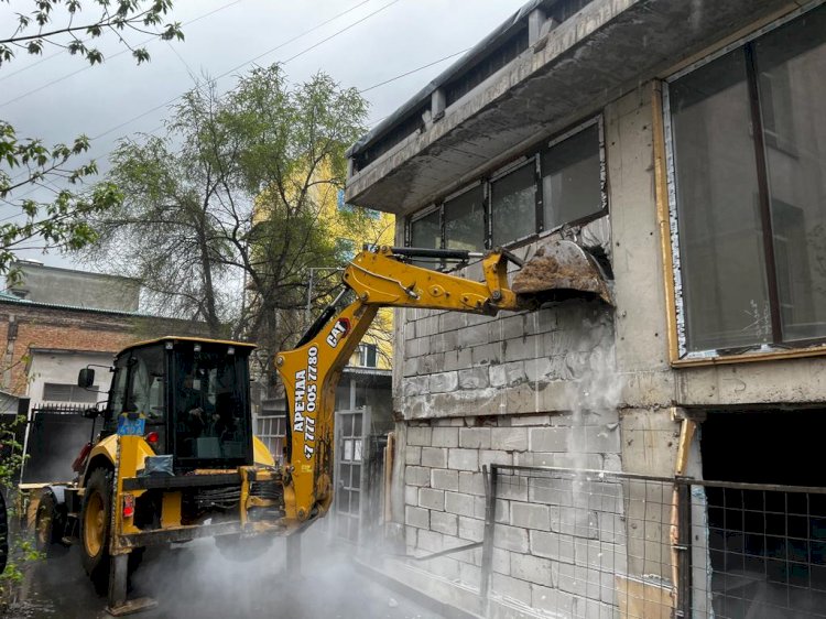 Алматыда заңсыз құрылыс сот шешімімен бұзылды