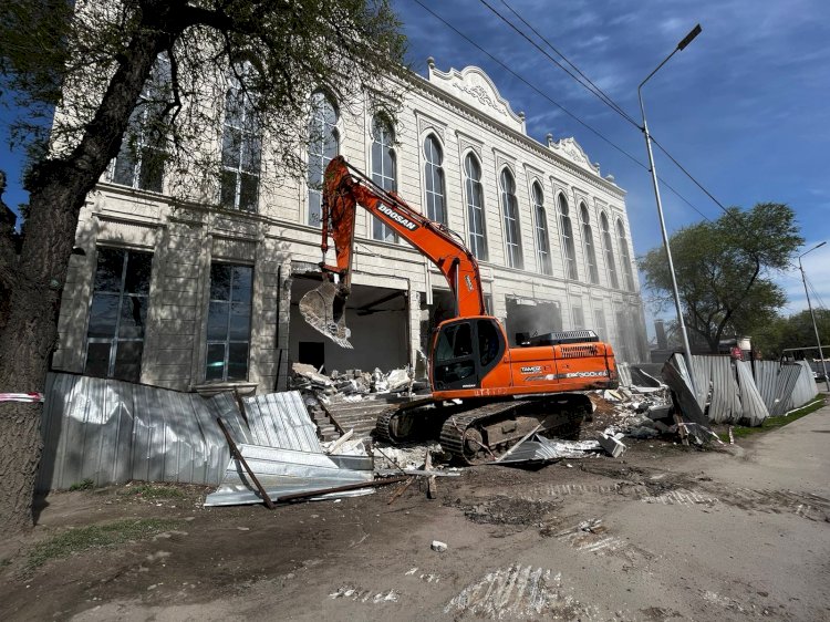 Алматыда соттың шешімімен  ірі мейрамхана сүрілді