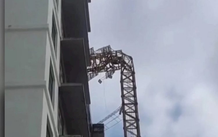 Астанадағы құрылыс алаңында кран құлады