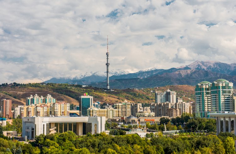 Алматыда әр үйдің кіреберісіне жер сілкінісі кезінде эвакуацияланатын орынның картасы ілінеді