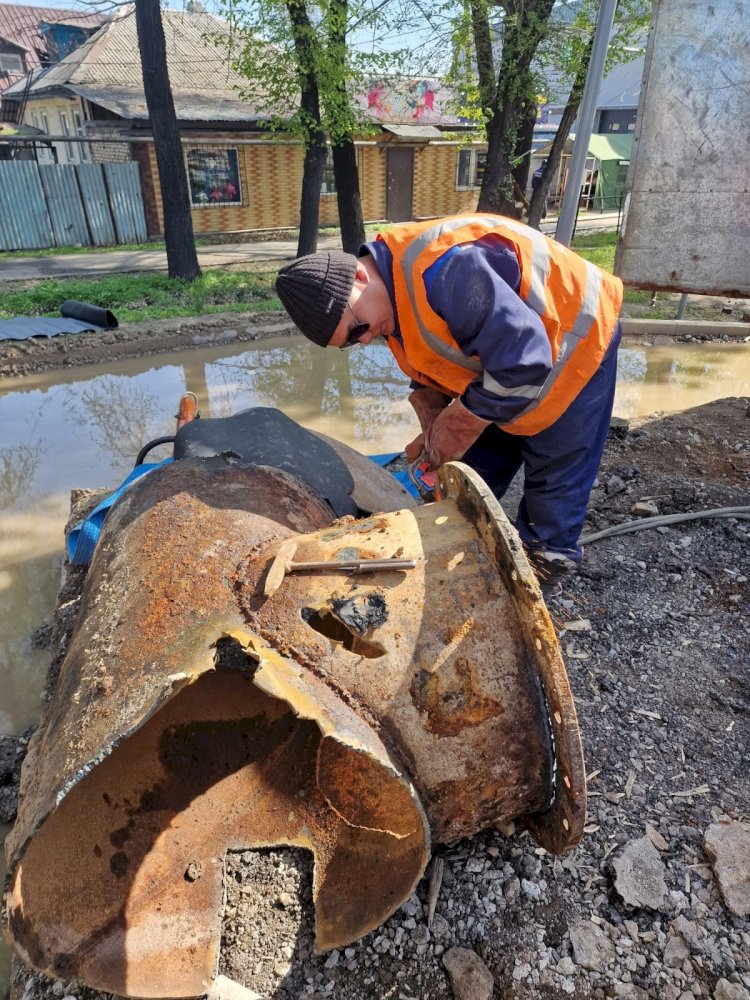 Түрксіб ауданында су құбырындағы апатты жою жұмыстары жалғасуда