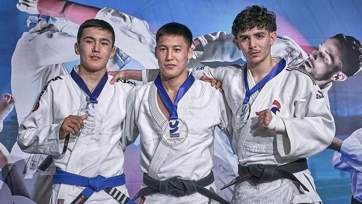 Жігіттер жүлделі болды