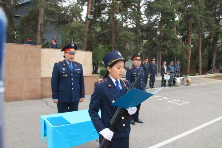 Алматы академиясында жас қызметкерлер ант қабылдады