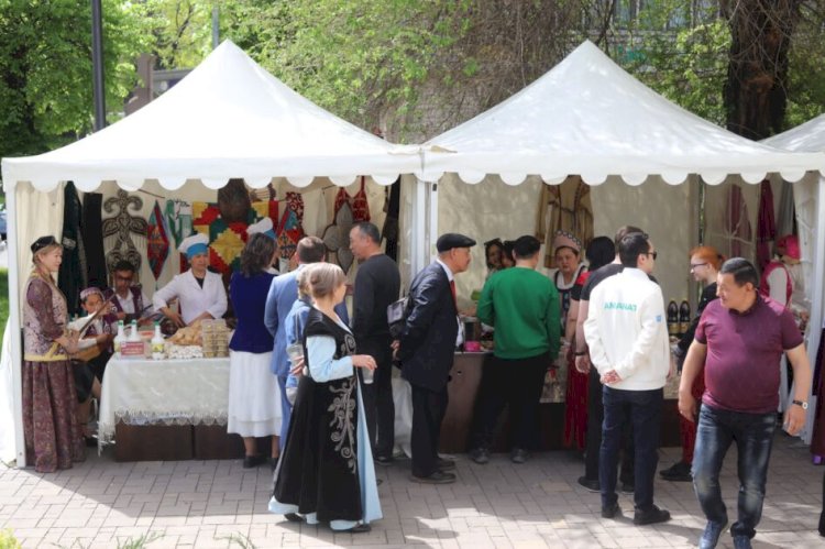 Алматыда қайырымдылық жәрмеңкесі өтті