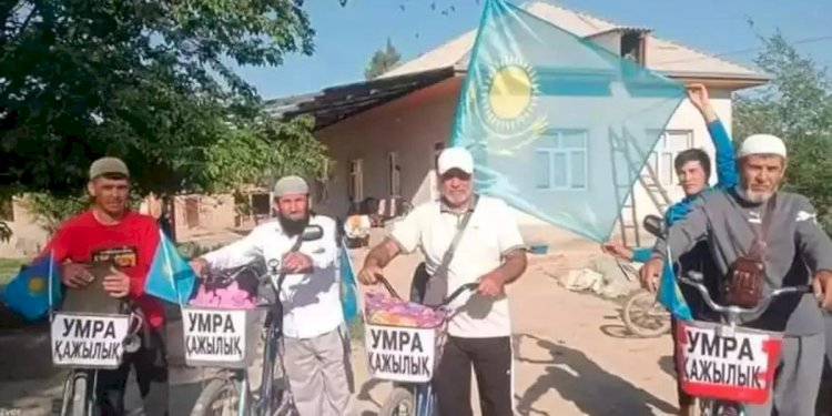 Бір топ азамат кіші қажылық өтеуге велосипедпен жолға шықты