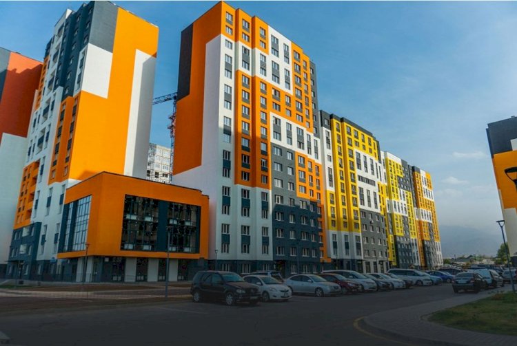 Қаланың қақ ортасында үйлеріне кіре алмай қалған алматылықтар