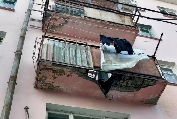 Өскеменде балкон қирап, әйел үшінші қабаттан құлады