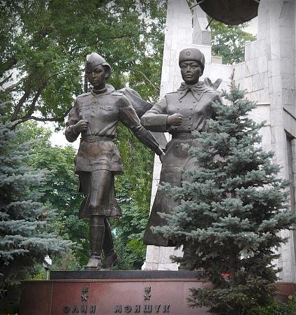 «Әлия мен Мәншүк» скверін қайта жаңарту: талаптарды толық орындамаған мердігермен келісім шарт бұзылды