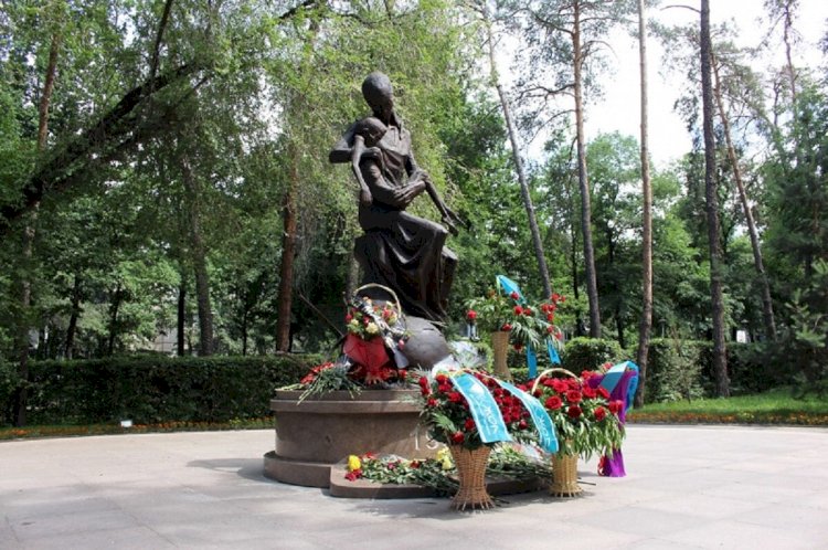 Алматыда Саяси қуғын-сүргін және ашаршылық құрбандарын еске алу күні қандай іс-шаралар өтеді