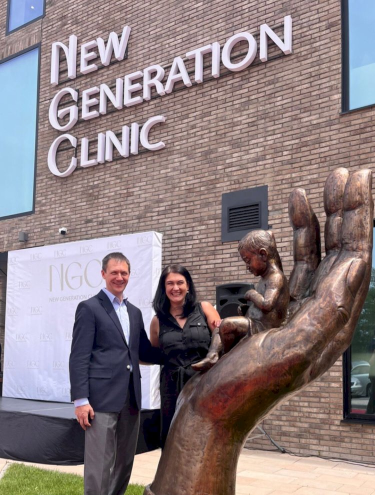 Алматыда «Аңсаған сәби» мүсіні орнатылды