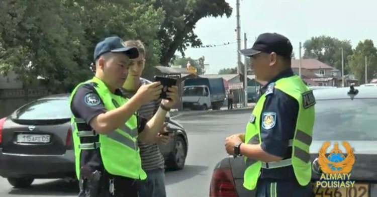 Алматыда борышкер жүргізушілер анықталуда