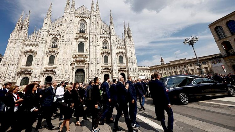 Италия халқы С.Берлусконимен қоштасты