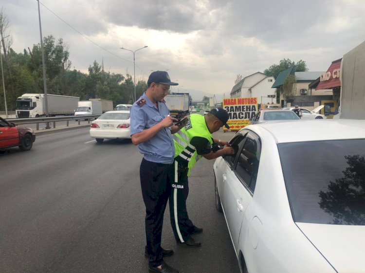 Алматыда 130-дан астам көлік айыппұл тұрағында тұр